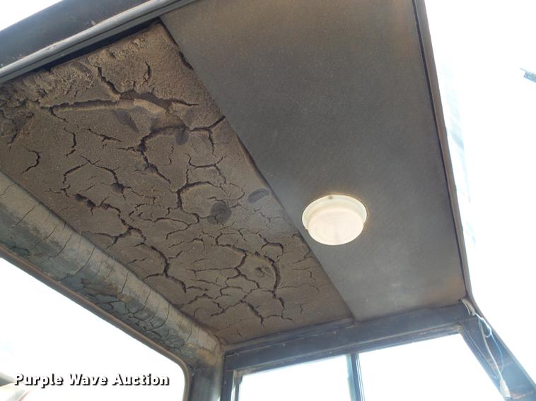 image for item DF2886 1986 FMC Vanguard 3000 street sweeper