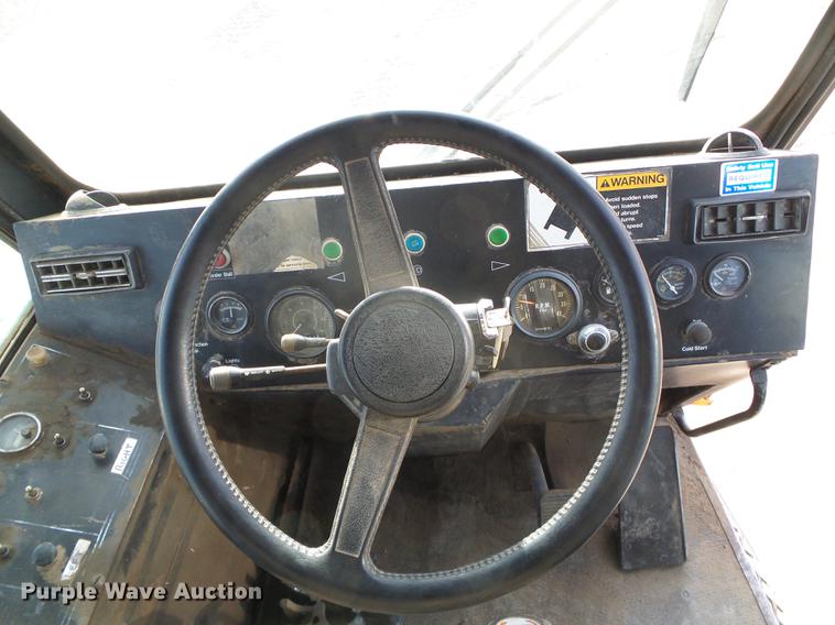 image for item DF2886 1986 FMC Vanguard 3000 street sweeper