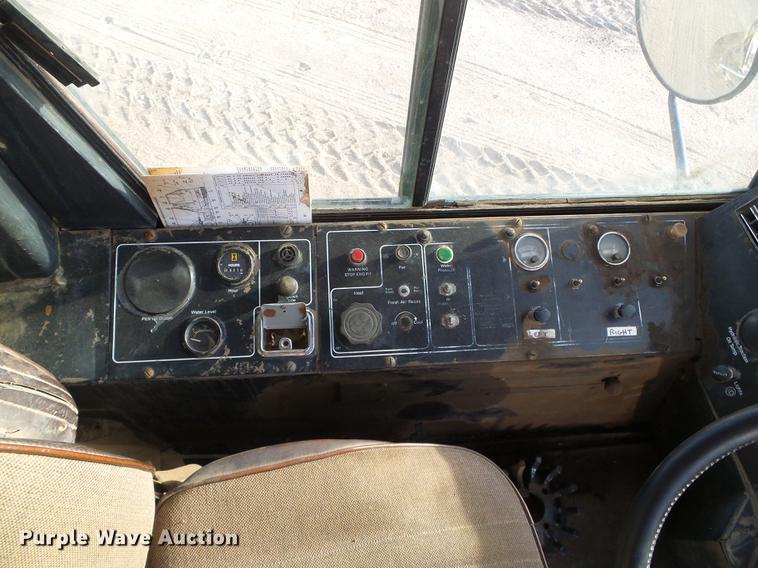 image for item DF2886 1986 FMC Vanguard 3000 street sweeper