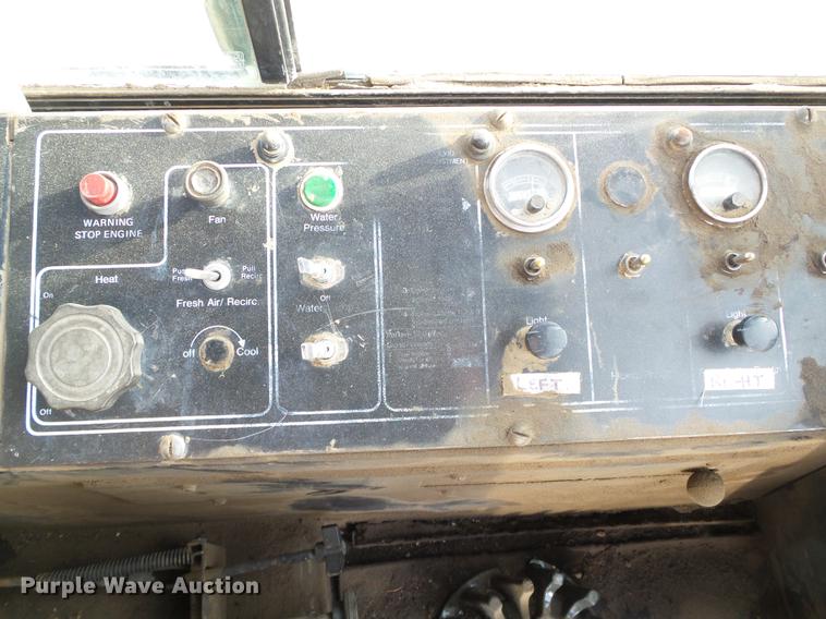 image for item DF2886 1986 FMC Vanguard 3000 street sweeper