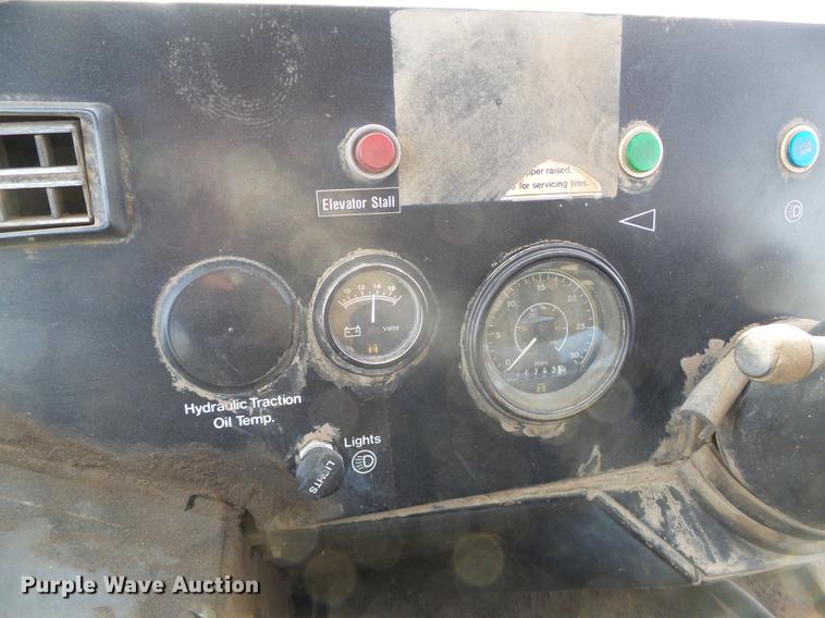 image for item DF2886 1986 FMC Vanguard 3000 street sweeper