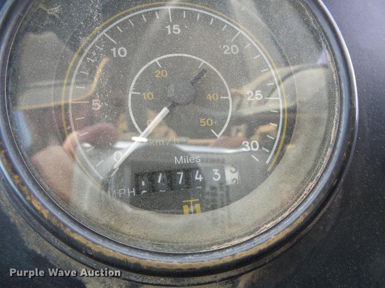 image for item DF2886 1986 FMC Vanguard 3000 street sweeper