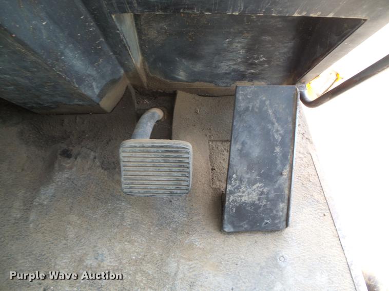 image for item DF2886 1986 FMC Vanguard 3000 street sweeper