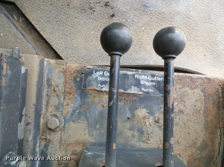 image for item DF2886 1986 FMC Vanguard 3000 street sweeper