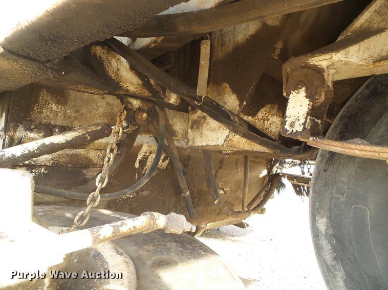 image for item DF2886 1986 FMC Vanguard 3000 street sweeper