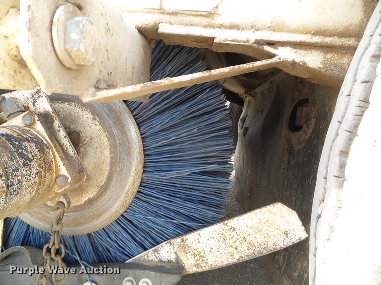 image for item DF2886 1986 FMC Vanguard 3000 street sweeper