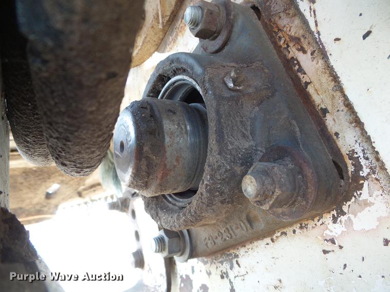 image for item DF2886 1986 FMC Vanguard 3000 street sweeper