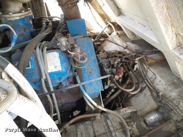 image for item DF2886 1986 FMC Vanguard 3000 street sweeper