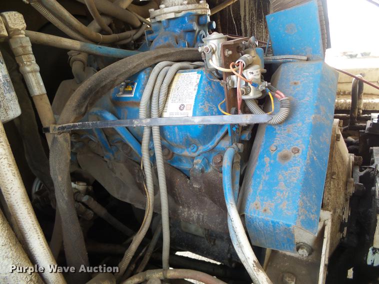 image for item DF2886 1986 FMC Vanguard 3000 street sweeper