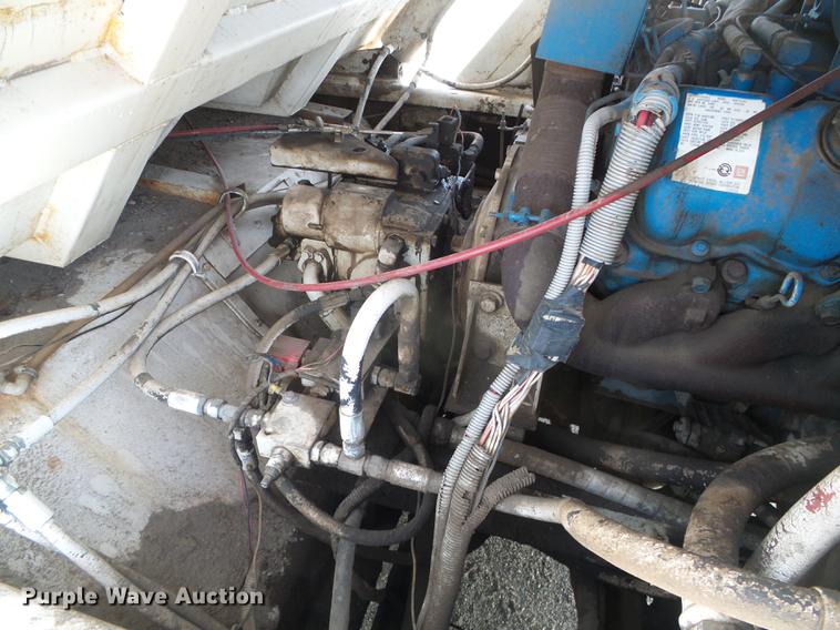 image for item DF2886 1986 FMC Vanguard 3000 street sweeper