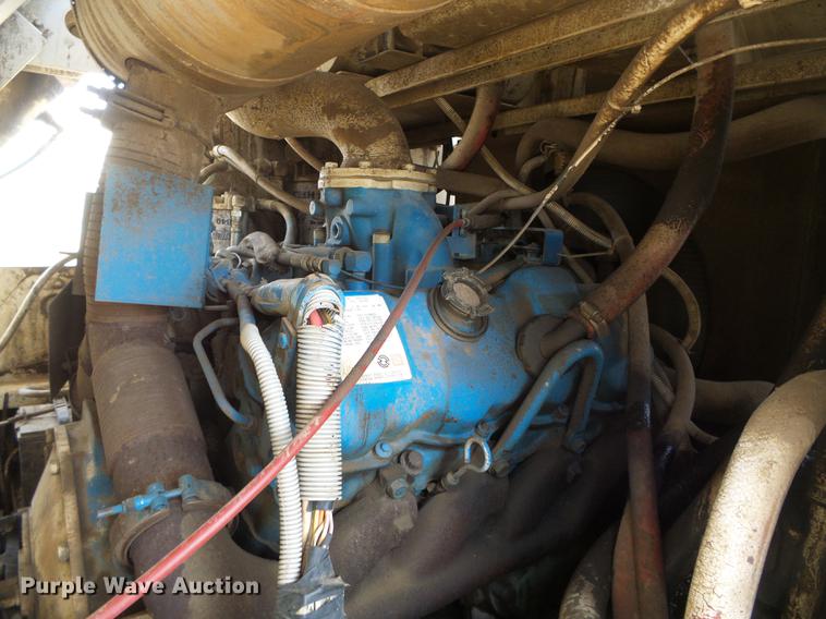 image for item DF2886 1986 FMC Vanguard 3000 street sweeper