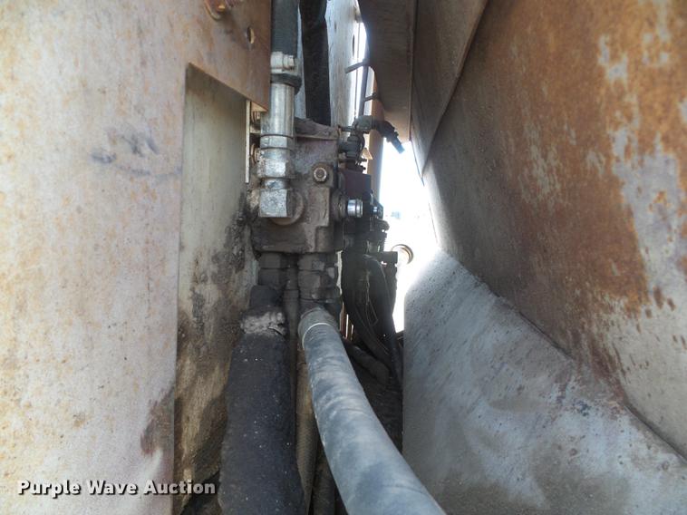 image for item DF2886 1986 FMC Vanguard 3000 street sweeper