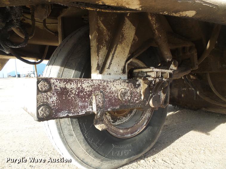 image for item DF2886 1986 FMC Vanguard 3000 street sweeper