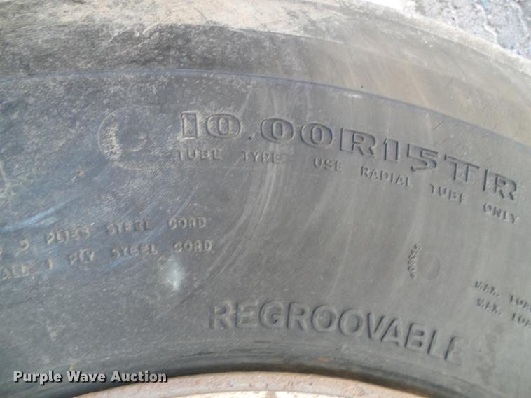 image for item DF2886 1986 FMC Vanguard 3000 street sweeper