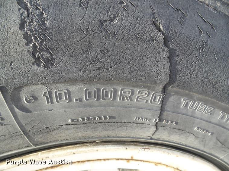 image for item DF2886 1986 FMC Vanguard 3000 street sweeper