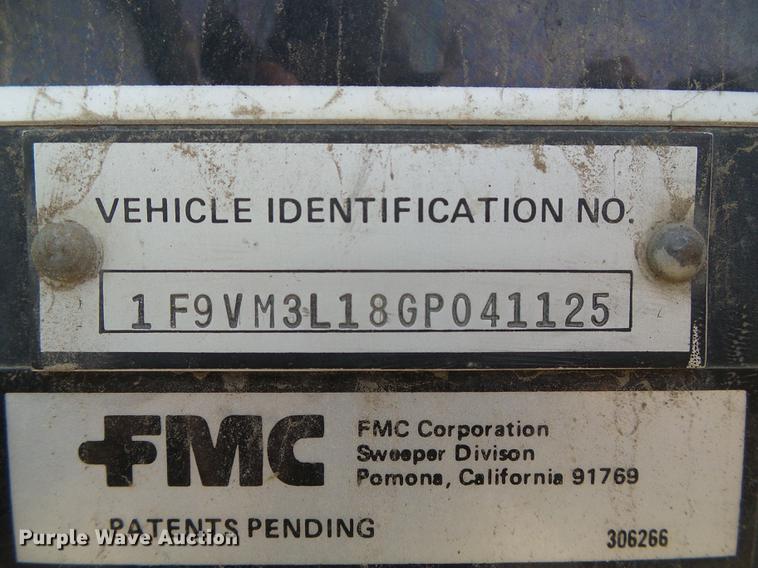 image for item DF2886 1986 FMC Vanguard 3000 street sweeper