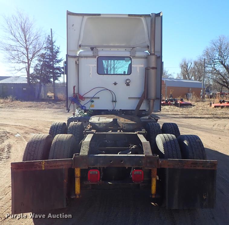 image for item DG2927 1999 International 9400 semi truck