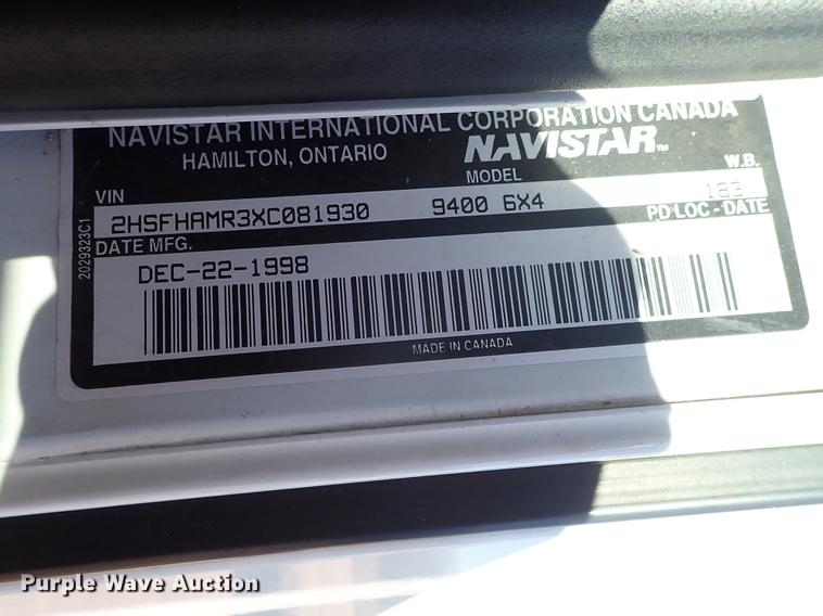 image for item DG2927 1999 International 9400 semi truck