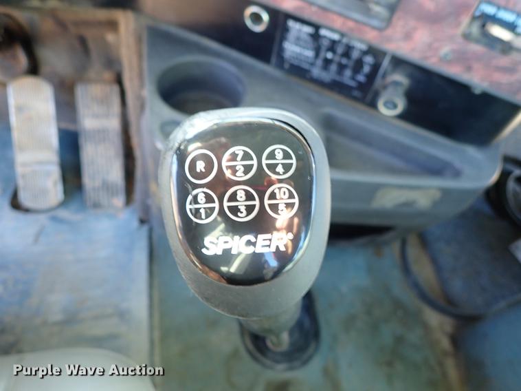 image for item DG2927 1999 International 9400 semi truck