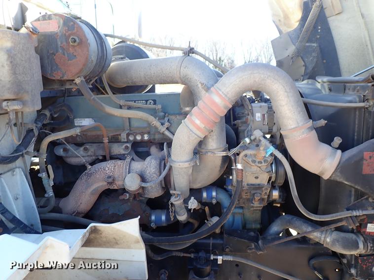 image for item DG2927 1999 International 9400 semi truck