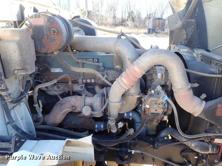 image for item DG2927 1999 International 9400 semi truck