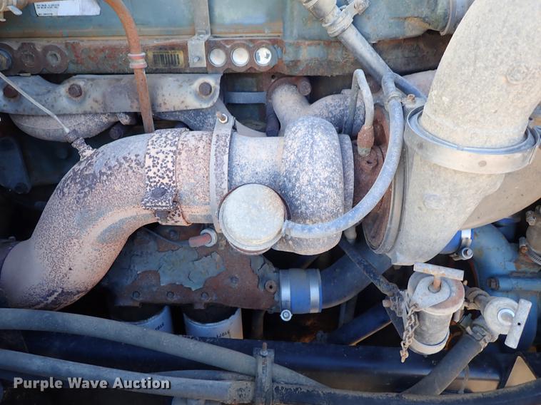 image for item DG2927 1999 International 9400 semi truck