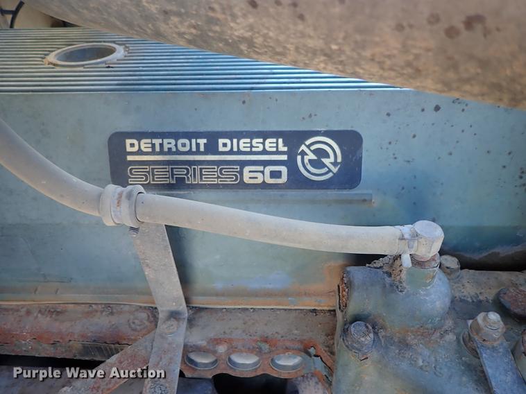 image for item DG2927 1999 International 9400 semi truck