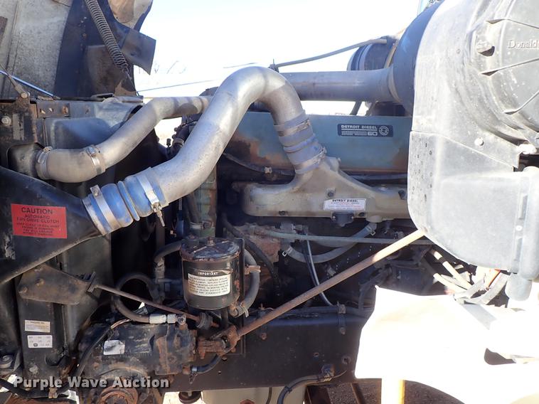 image for item DG2927 1999 International 9400 semi truck