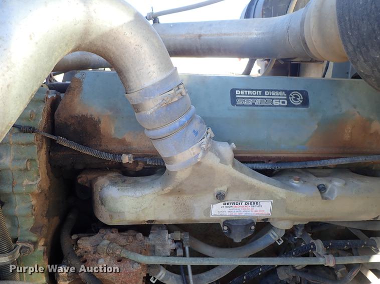 image for item DG2927 1999 International 9400 semi truck