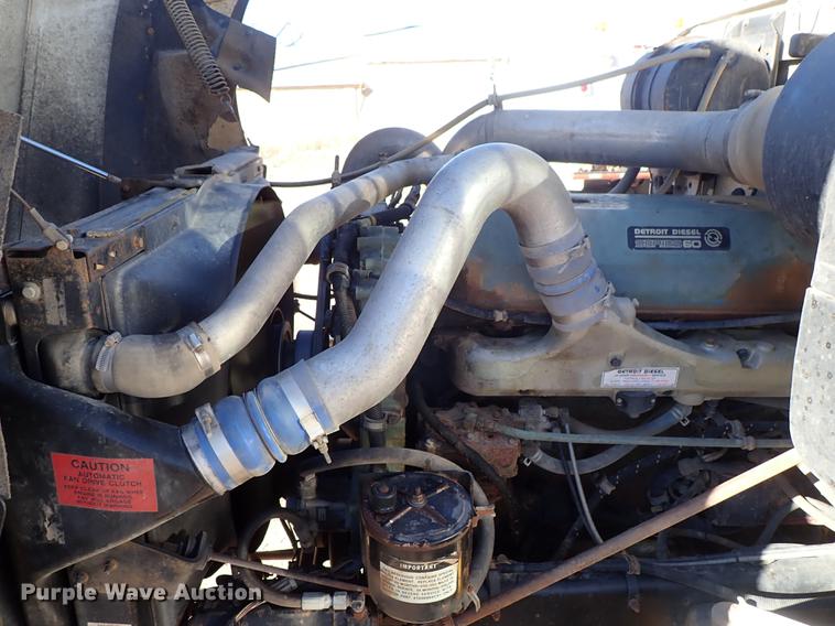 image for item DG2927 1999 International 9400 semi truck