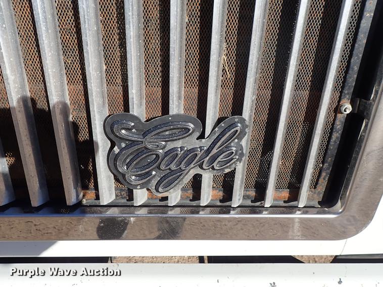 image for item DG2927 1999 International 9400 semi truck