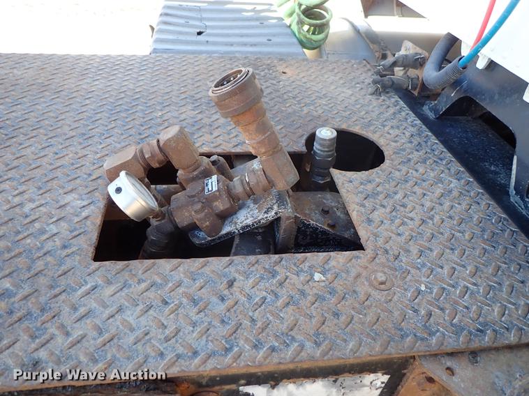 image for item DG2927 1999 International 9400 semi truck