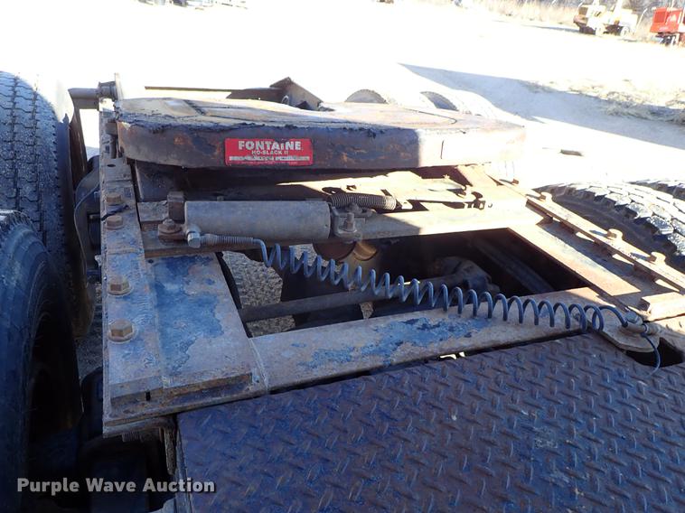 image for item DG2927 1999 International 9400 semi truck