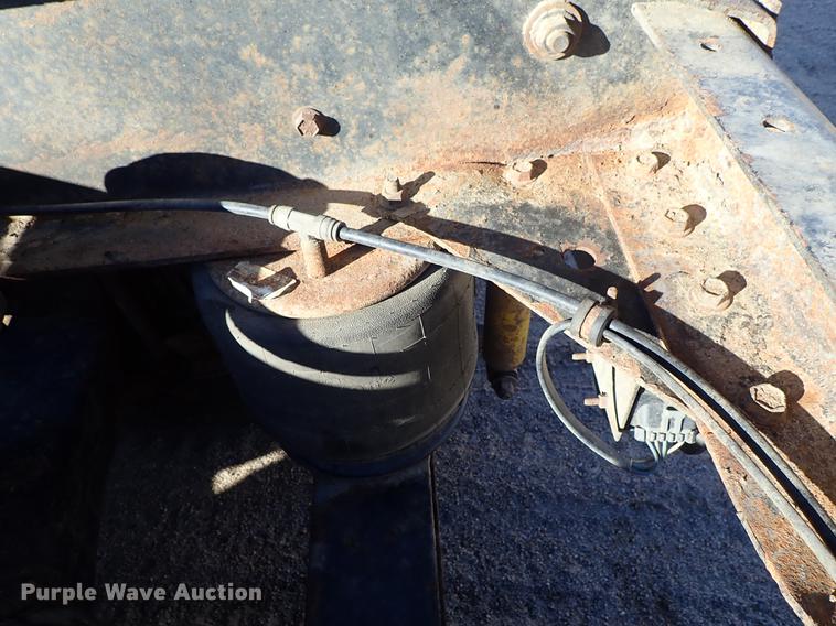 image for item DG2927 1999 International 9400 semi truck