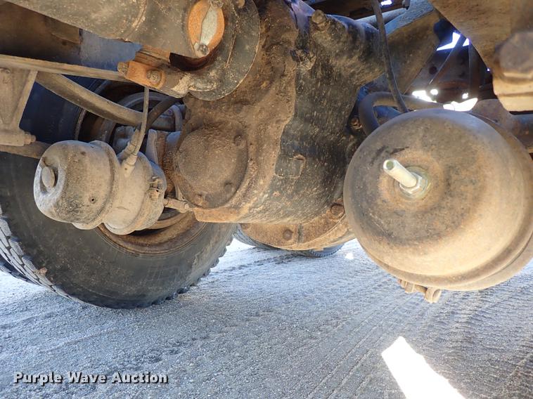 image for item DG2927 1999 International 9400 semi truck