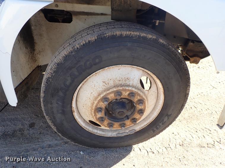 image for item DG2927 1999 International 9400 semi truck