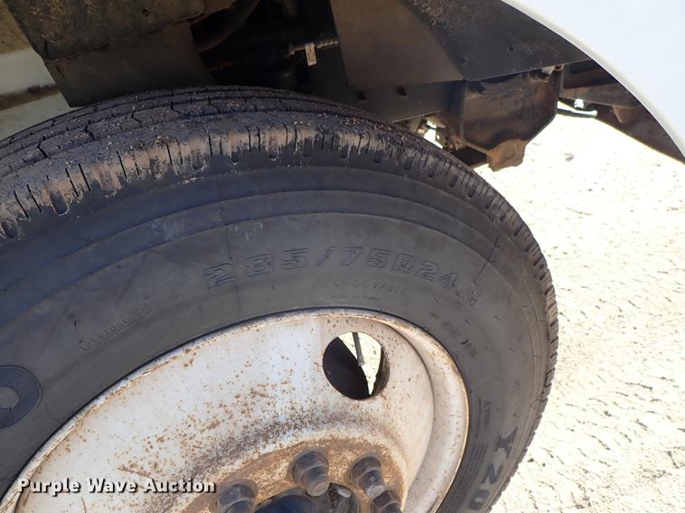 image for item DG2927 1999 International 9400 semi truck