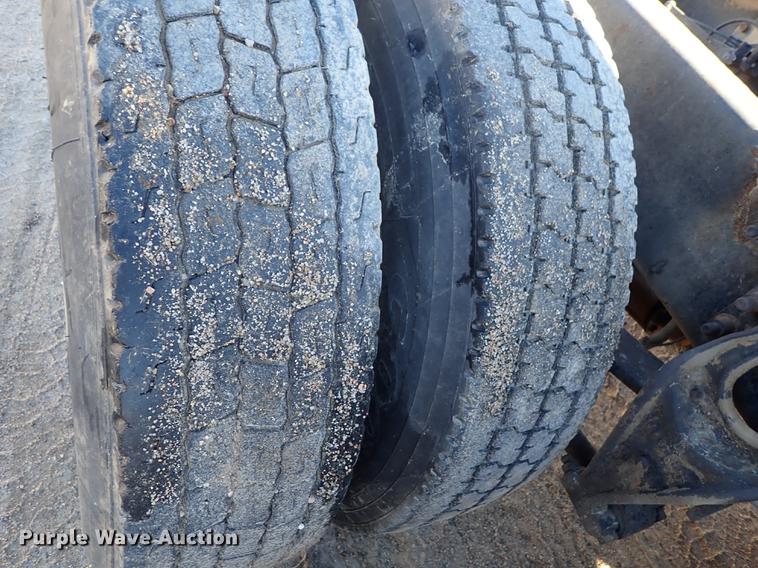 image for item DG2927 1999 International 9400 semi truck