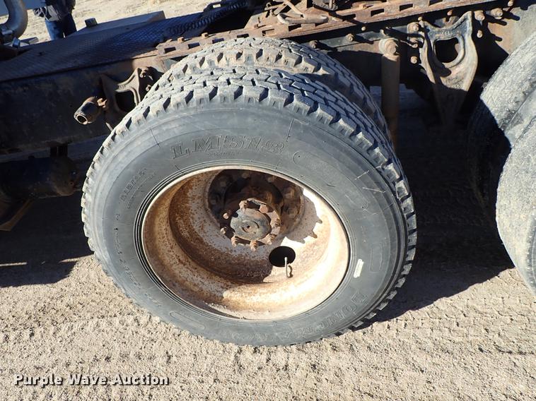 image for item DG2927 1999 International 9400 semi truck