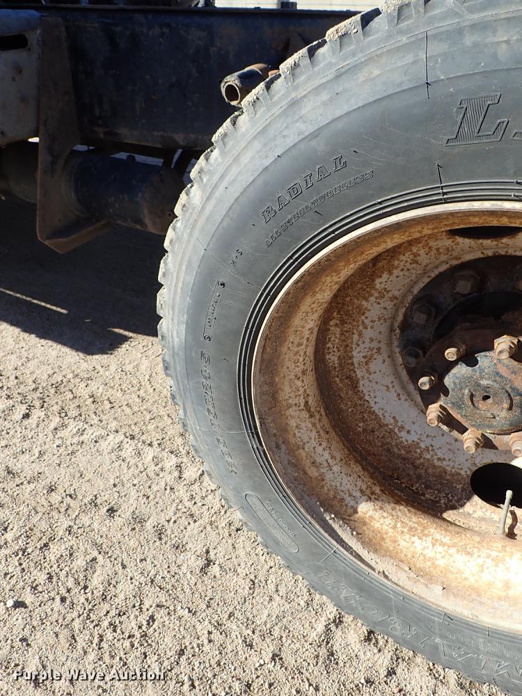 image for item DG2927 1999 International 9400 semi truck