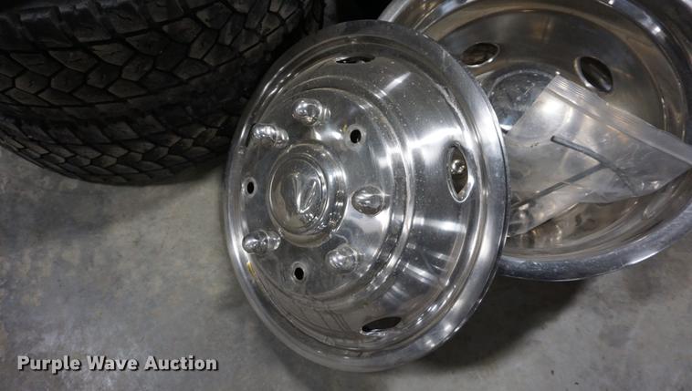 image for item DI9293 (6) 225/70R19.5 tires and wheels