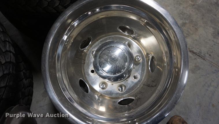 image for item DI9293 (6) 225/70R19.5 tires and wheels