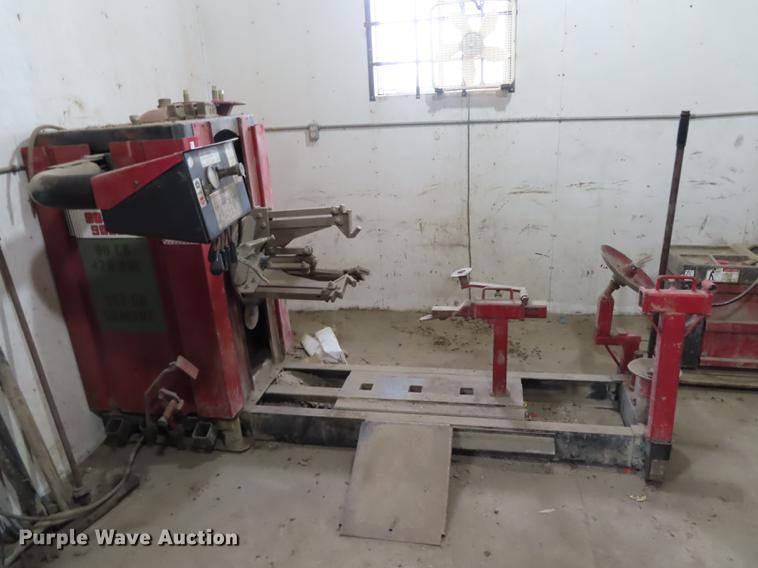 image for item DN9153 Coats 9000 tire machine