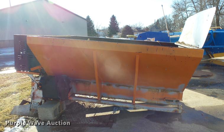 image for item DX9101 Henderson 6XMILD spreader