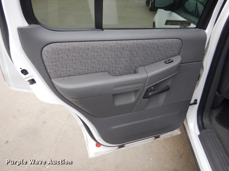 image for item DX9491 2002 Ford Explorer SUV