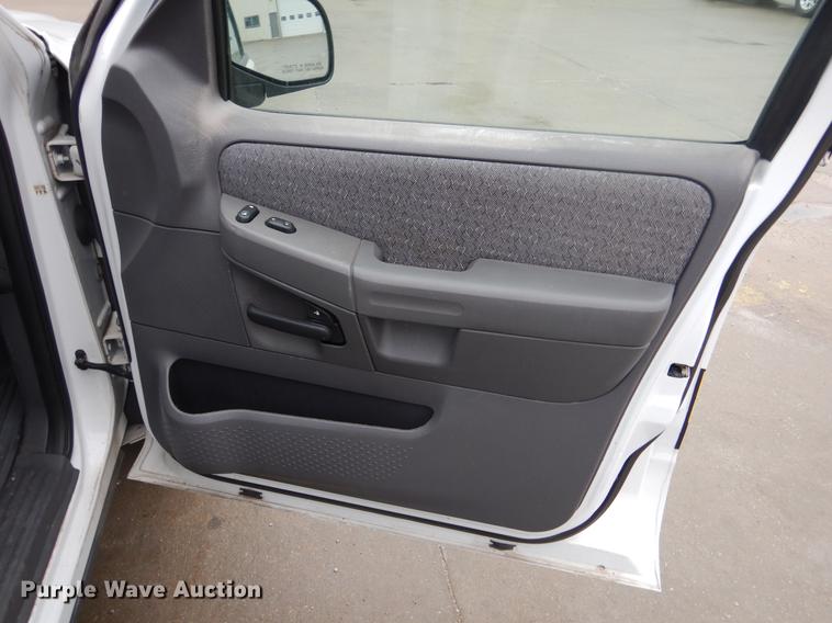image for item DX9491 2002 Ford Explorer SUV