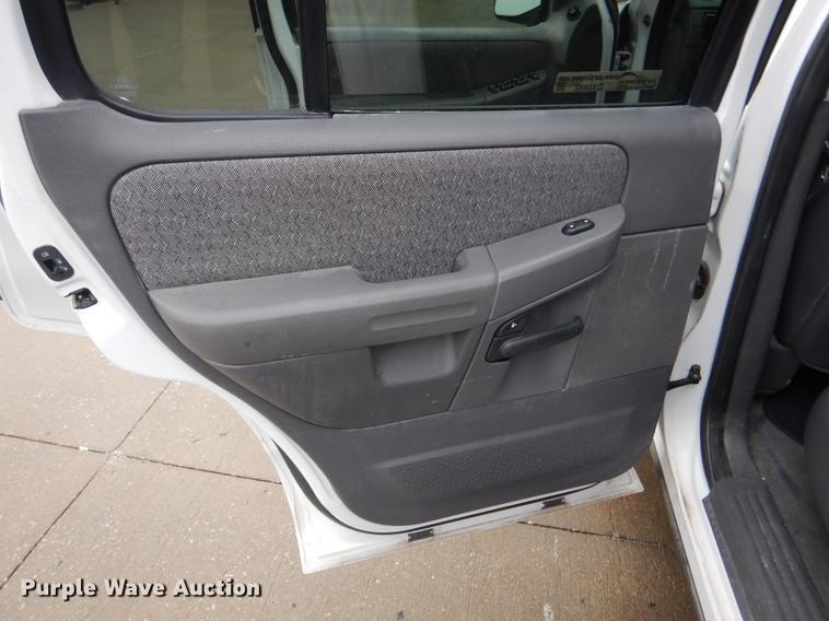 image for item DX9492 2003 Ford Explorer SUV