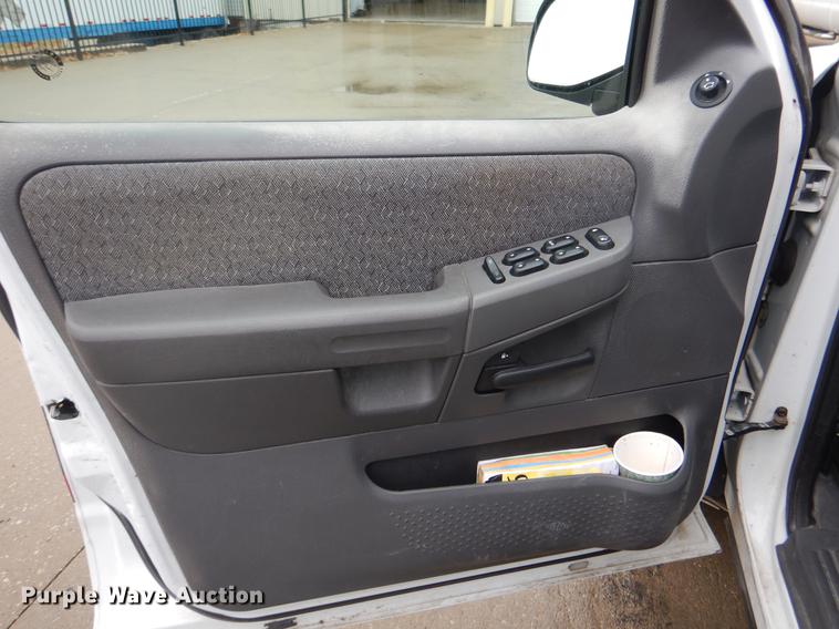 image for item DX9492 2003 Ford Explorer SUV