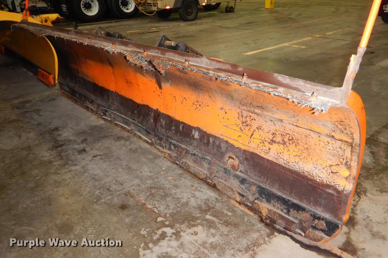 image for item EA9137 Henke 36R11 snow plow