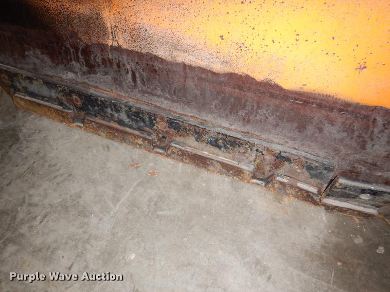 image for item EA9137 Henke 36R11 snow plow